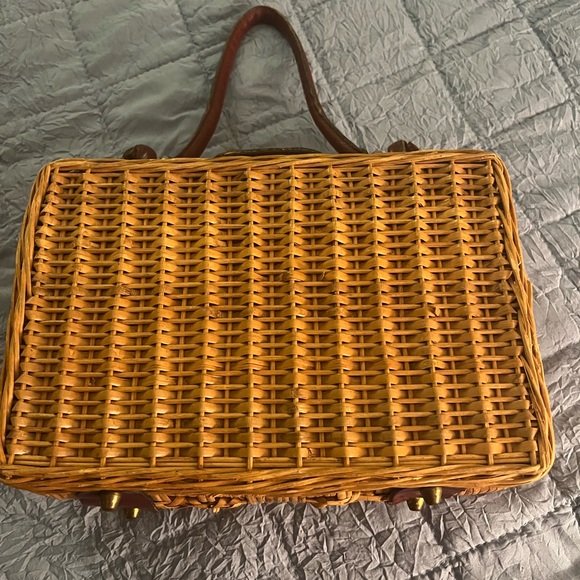 Etienne Aigner Vintage Iconic Wicker Hqndbag in Aigner signature burgundy - Picture 6 of 9